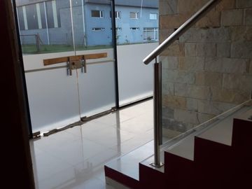 Excelente Nave Industrial en el Parque Industrial Canning I 2300 mts cub