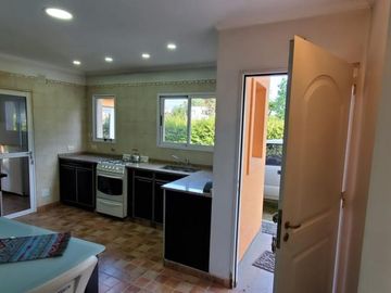 Hermosa casa en Suecia 1174, Barrio Cerrado Las Naciones
