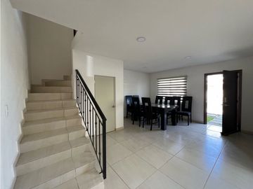 RENTA DE CASA AMPLIA  Y NUEVA EN REAL DE MADEIRAS