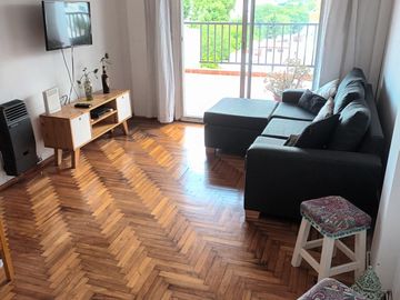 2 Amb Equipado/ Piso alto con TERRAZA / Muy Luminoso / Caballito