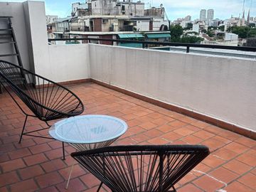 2 Amb Equipado/ Piso alto con TERRAZA / Muy Luminoso / Caballito
