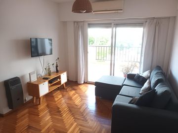 2 Amb Equipado/ Piso alto con TERRAZA / Muy Luminoso / Caballito
