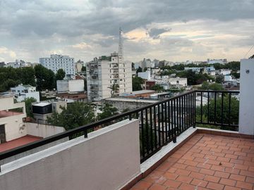2 Amb Equipado/ Piso alto con TERRAZA / Muy Luminoso / Caballito
