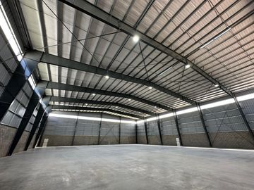 DEPOSITO EN VENTA 1422 M2  PARQUE INDUSTRIAL MORENO 1