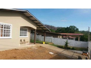 VENTA DE CASA EN DAVID DETRAS DEL MALL  COMPLETAMENTE CERCADA