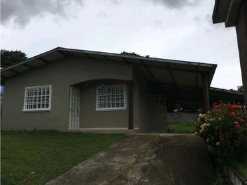 VENTA DE CASA EN DAVID DETRAS DEL MALL  COMPLETAMENTE CERCADA