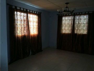 VENTA DE CASA EN DAVID DETRAS DEL MALL  COMPLETAMENTE CERCADA