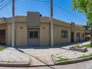 CASA EN VENTA CAPITAN BERMUDEZ LOFT 1 DORMITORIO