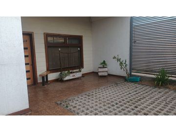 En venta, moderna casa de dos dormitorios, en Quillota.