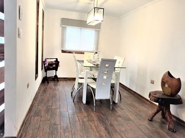 En venta, moderna casa de dos dormitorios, en Quillota.