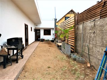 En venta, moderna casa de dos dormitorios, en Quillota.