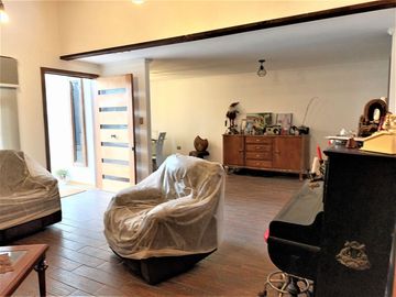 En venta, moderna casa de dos dormitorios, en Quillota.