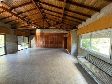 VENDO CASA QUINTA DE 250 MTS CON  5000 MTS LOTE  LA GLORIA DE LA PEREGRINA