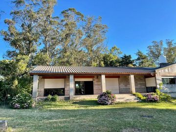 VENDO CASA QUINTA DE 250 MTS CON  5000 MTS LOTE  LA GLORIA DE LA PEREGRINA
