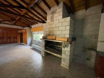 VENDO CASA QUINTA DE 250 MTS CON  5000 MTS LOTE  LA GLORIA DE LA PEREGRINA