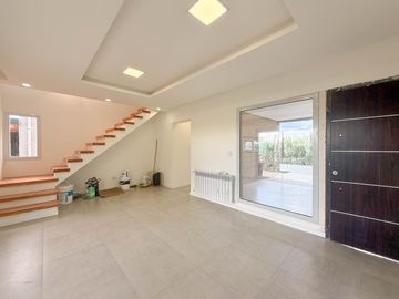 Casa 2 dormitorios en condominio - Tierra de sueños 3 roldan
