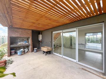 Casa 2 dormitorios en condominio - Tierra de sueños 3 roldan
