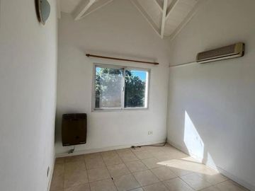 Casa en venta - 3 Dormitorios 3 Baños - 880Mts2 - Pilar