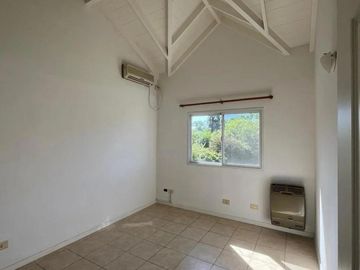 Casa en venta - 3 Dormitorios 3 Baños - 880Mts2 - Pilar