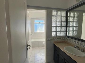 Casa en venta - 3 Dormitorios 3 Baños - 880Mts2 - Pilar