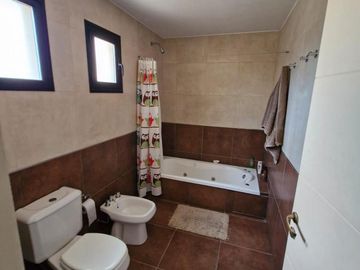 Casa 4 Dormitorios - Barrio Campo Los Olivos
