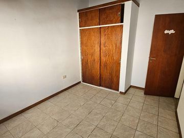 CASA EN VENTA 2 DORMITORIOS CON AMPLIO JARDIN Y PILETA