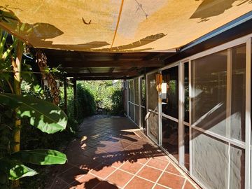 CASA EN VENTA 2 DORMITORIOS CON AMPLIO JARDIN Y PILETA