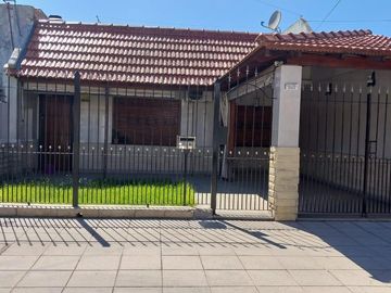 CASA VENTA 3 AMBIENTES Coronel Perdriel 2865 C/COCHERA (REMEDIOS DE ESCALADA)