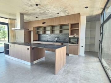 Casa en venta y alquiler Country Terravista  General Rodriguez