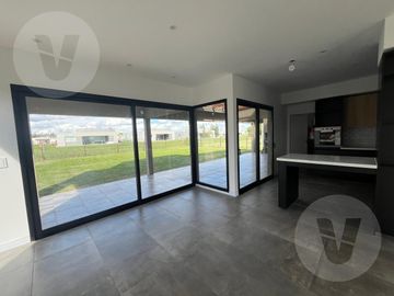 Casa en venta - Barrio San Simón, Canning