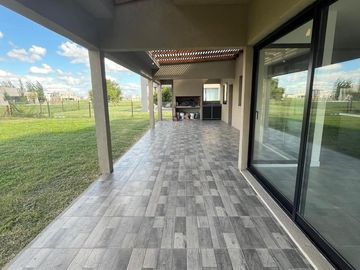 Casa en venta - Barrio San Simón, Canning