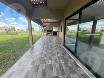 Casa en venta - Barrio San Simón, Canning