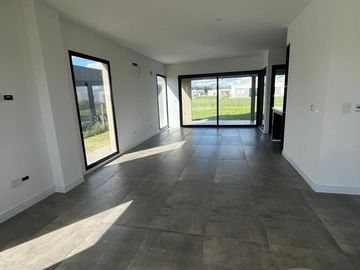 Casa en venta - Barrio San Simón, Canning