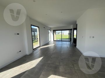 Casa en venta - Barrio San Simón, Canning