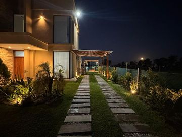Casa en venta - 3 Dormitorios 3 Baños - 628Mts2 - Lagos de Canning