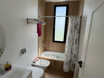 Casa en venta - 3 Dormitorios 3 Baños - 628Mts2 - Lagos de Canning