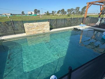 Casa en venta - 3 Dormitorios 3 Baños - 628Mts2 - Lagos de Canning