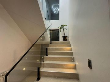 Casa en venta - 3 Dormitorios 3 Baños - 628Mts2 - Lagos de Canning