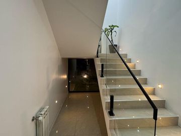 Casa en venta - 3 Dormitorios 3 Baños - 628Mts2 - Lagos de Canning