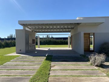 Casa de 2 dormitorios en venta en La Castilla Club de Campo