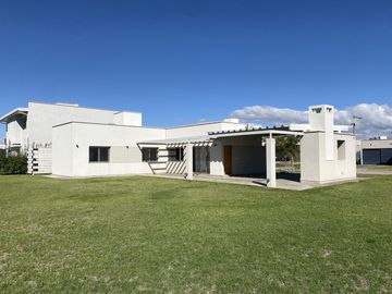 Casa de 2 dormitorios en venta en La Castilla Club de Campo