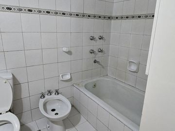 DEPARTAMENTO TIPO PH EN PLANTA BAJA DE 3 AMBIENTES FRENTE AL HIPODROMO DE SAN ISIDRO EN VENTA