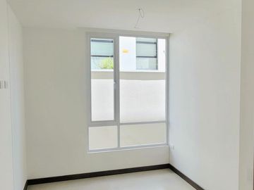 VENTA DEPARTAMENTO 2 DORMITOTIOS 85m² , a estrenar, Quito tenis. G.Be_AQT