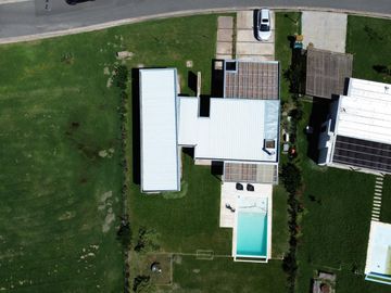 Casa a la laguna en Area 5, San Sebastian, Pilar