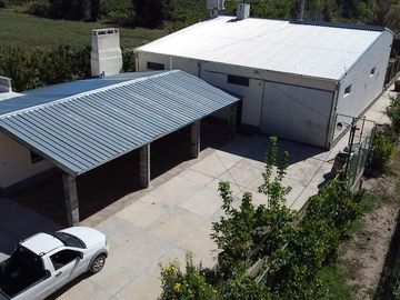 Finca de 10 Ha. con hermosa casa y galpón en Cuadro Benegas