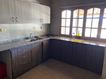 Finca de 10 Ha. con hermosa casa y galpón en Cuadro Benegas