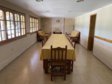 Finca de 10 Ha. con hermosa casa y galpón en Cuadro Benegas
