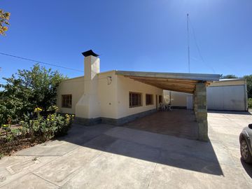 Finca de 10 Ha. con hermosa casa y galpón en Cuadro Benegas