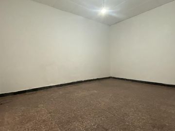 Casa en pasillo unico! 2 dormitorios con patio y parrillero