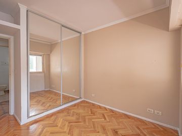 COCHERA CUBIERTA LUMINOSO COMEDOR DIARIO LAVADERO TOILETTE APTO CRÉDITO, DEPARTAMENTO ALMAGRO VENTA
